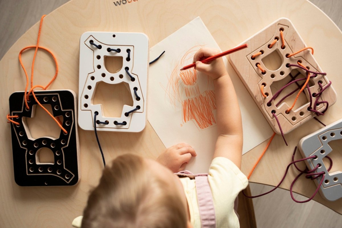 Montesorri Threating Wood - GOOD WOOD - Sensory Toys